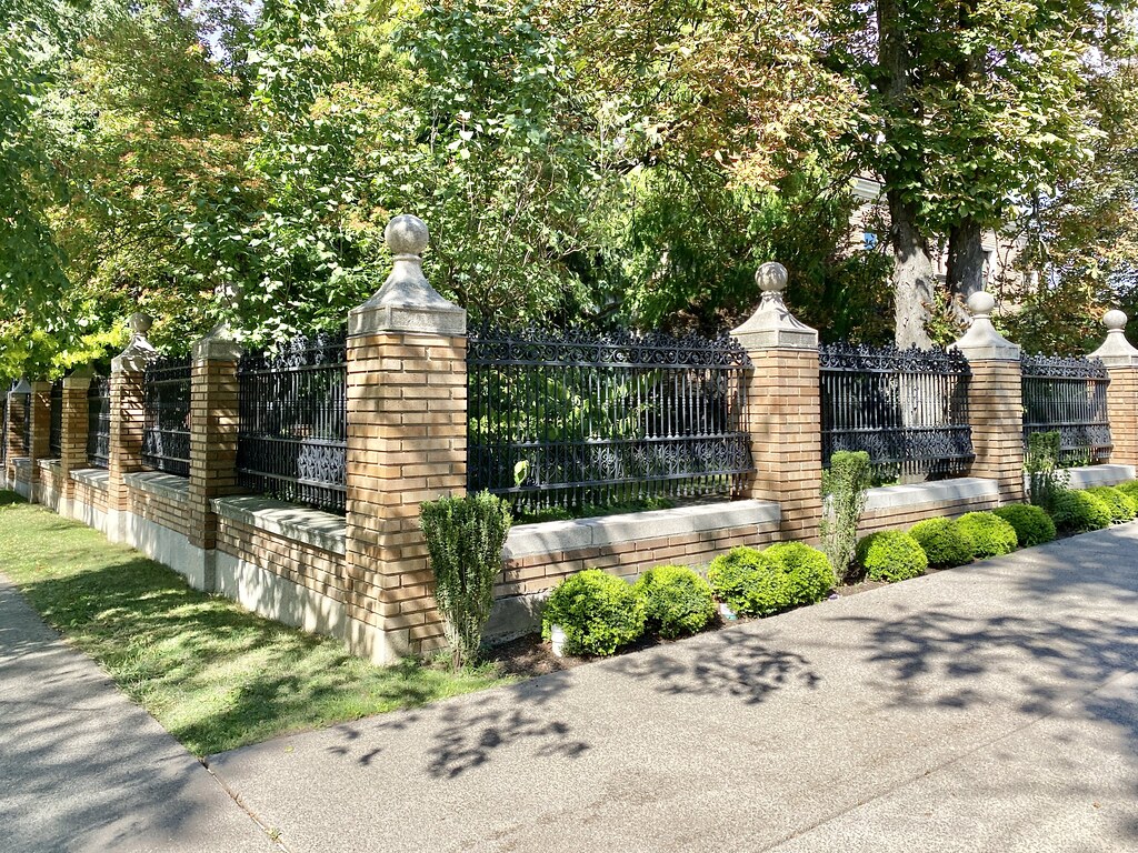 Aluminum fence installation