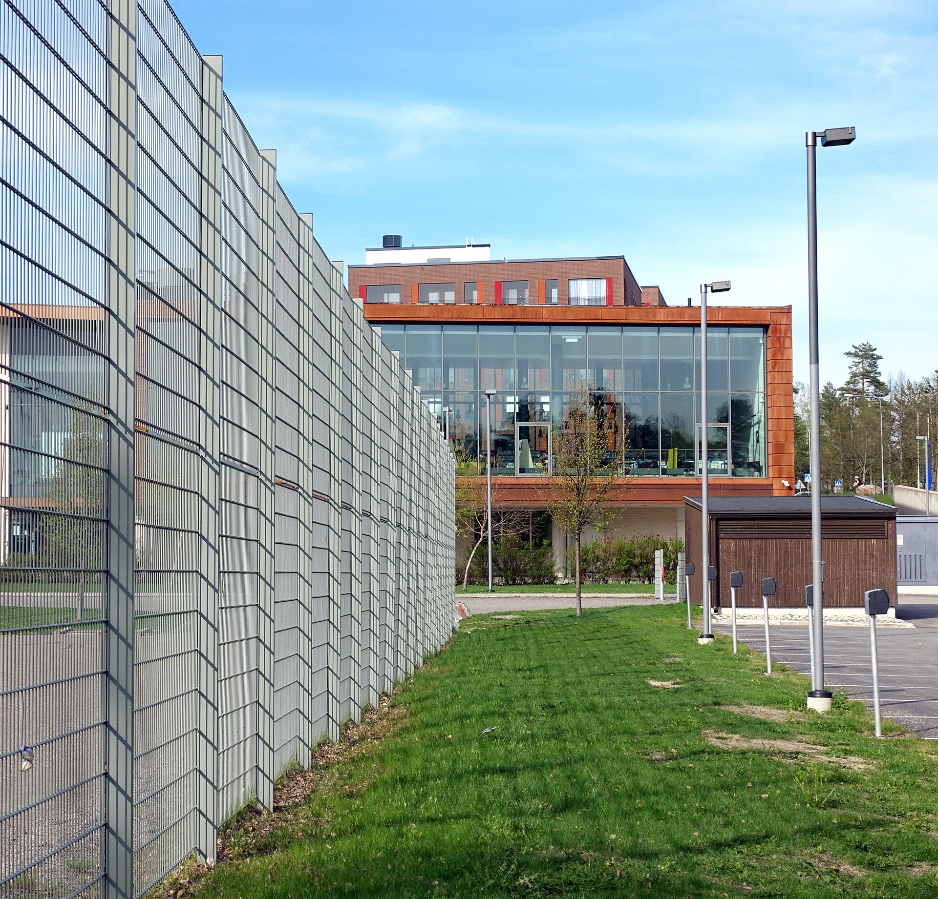 Commercial fence installation